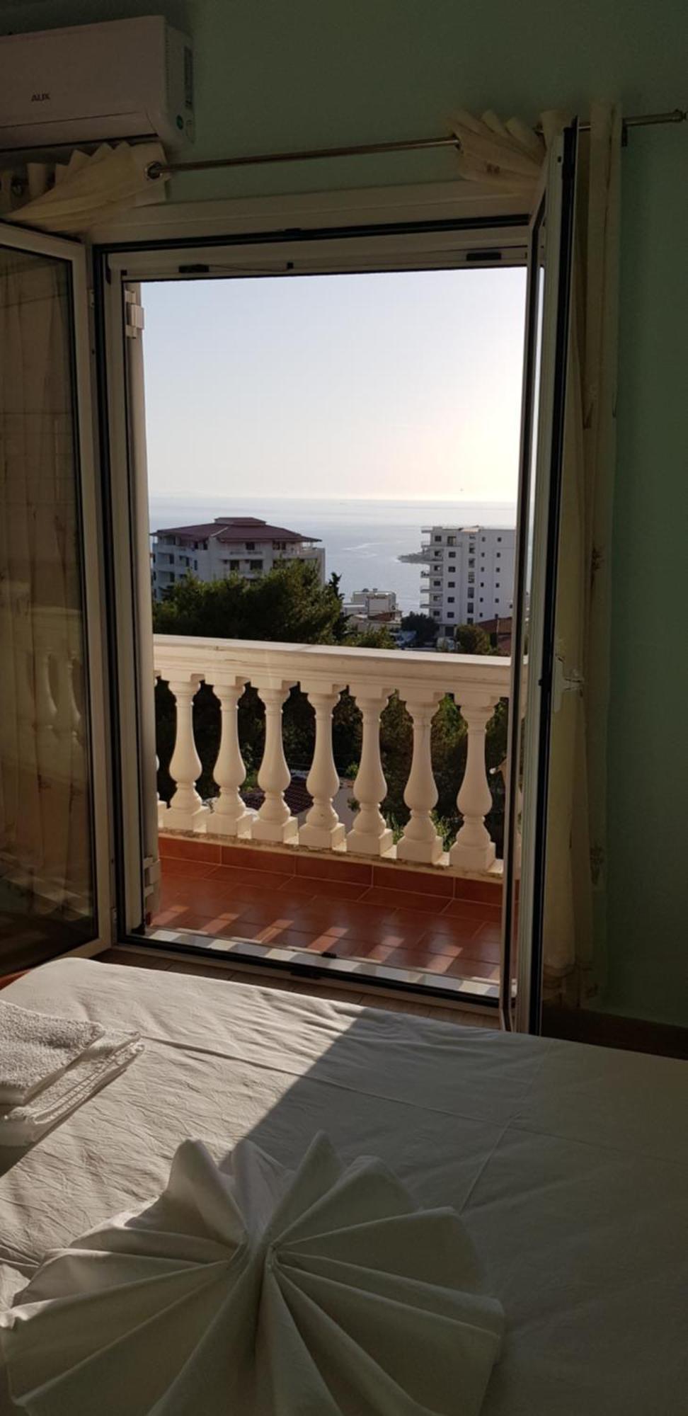 Stunning Sea View Apartments Sarandë Værelse billede